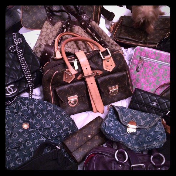 Hi my name is cee cee and I am a purse wh@re!
