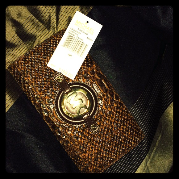 Michael Kors wallet - Picture 1 of 2