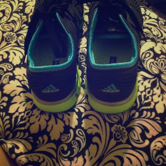 *NEW* Adidas workout shoe