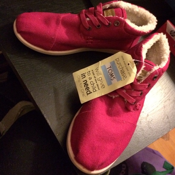 Magenta Toms Botas! KIDS 6Y, WOMENS 8!
