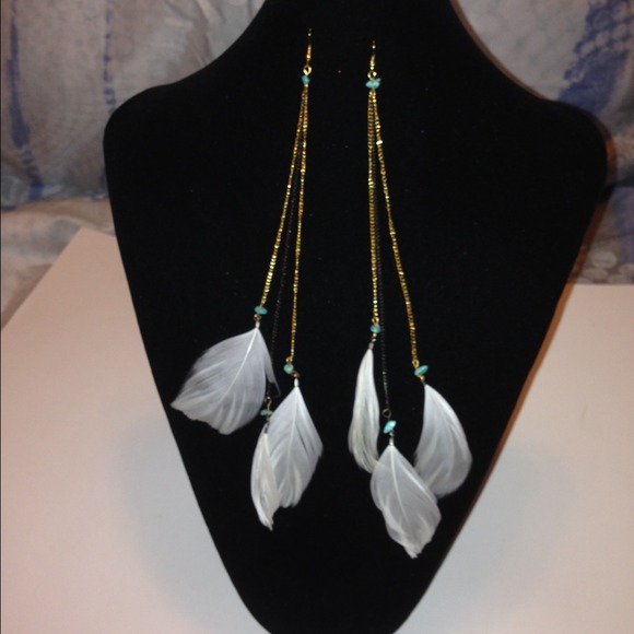 White feather earrings 💥sale💥💥 - Picture 2 of 4
