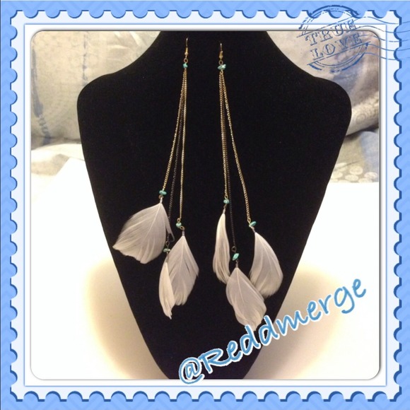 White feather earrings 💥sale💥💥 - Picture 3 of 4