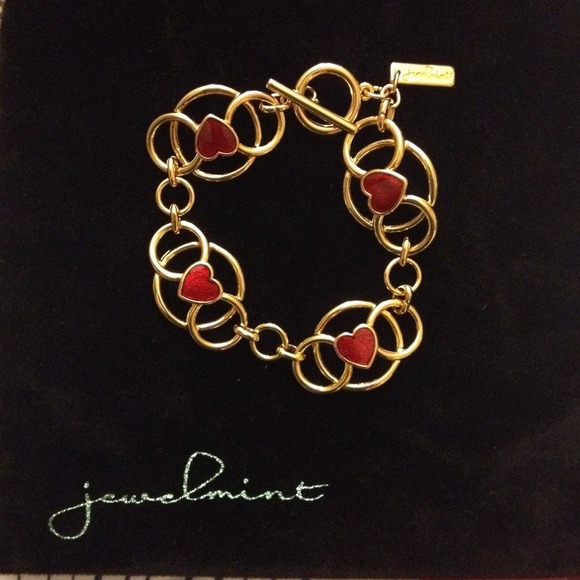 Jewelmint: Mon Amour Bracelet - Picture 1 of 4