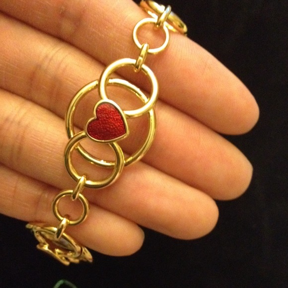 Jewelmint: Mon Amour Bracelet - Picture 2 of 4