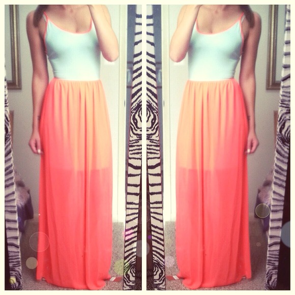 ONE LEFT❗️🎉HOST PICK🎉 NEW Two - Tone Maxi Dress - Picture 3 of 3