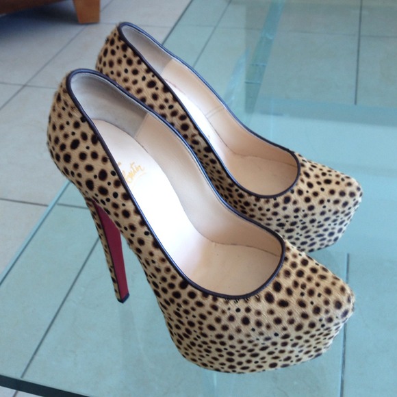 Louboutin shoes - Picture 2 of 4