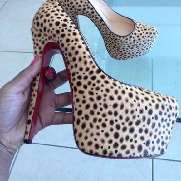 Louboutin shoes - Picture 4 of 4