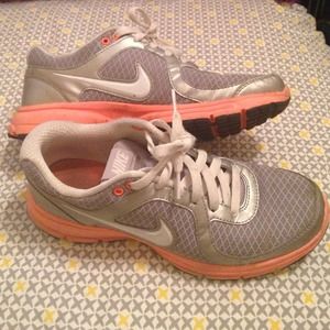 Cute Nike Airs!- price drop!