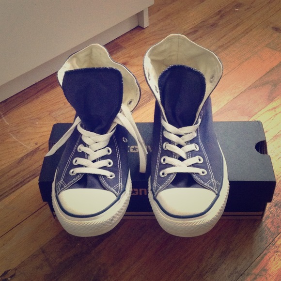 Navy blue Authentic Converse Size 7