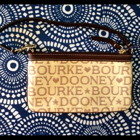 NWOT DOONEY&BOURKE wristlet/clutch