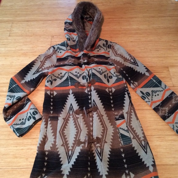 NWT BB Dakota Tribal Print Coat