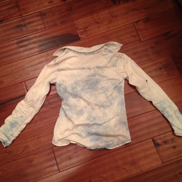 Button down - Picture 2 of 2