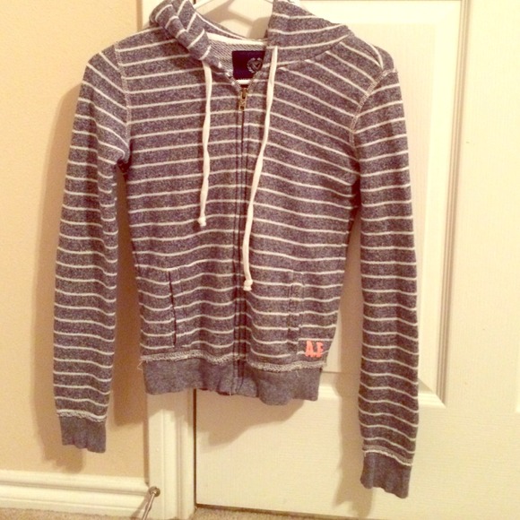 🎈sold in bundle🎈 Grey and white stripe hoodie