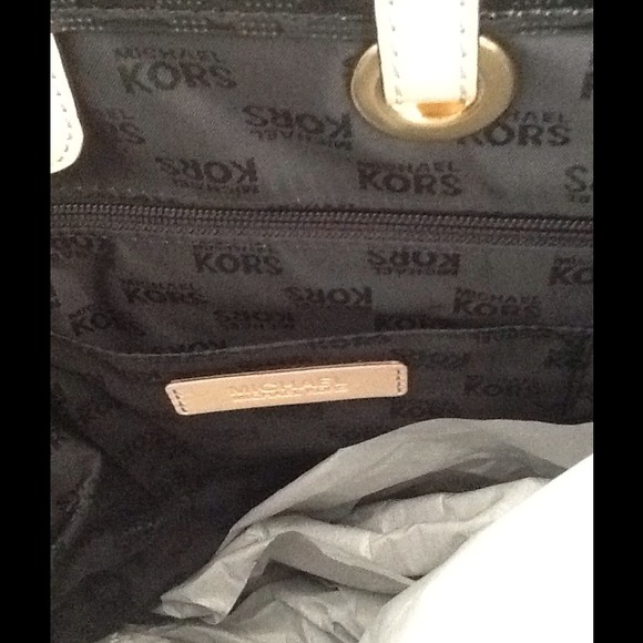 ๐MICHAEL KORS ๐ซSOLD๐ซ - Picture 4 of 4