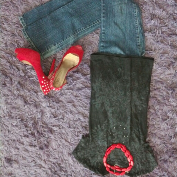 Black Fleur-de-lis top - Picture 3 of 3