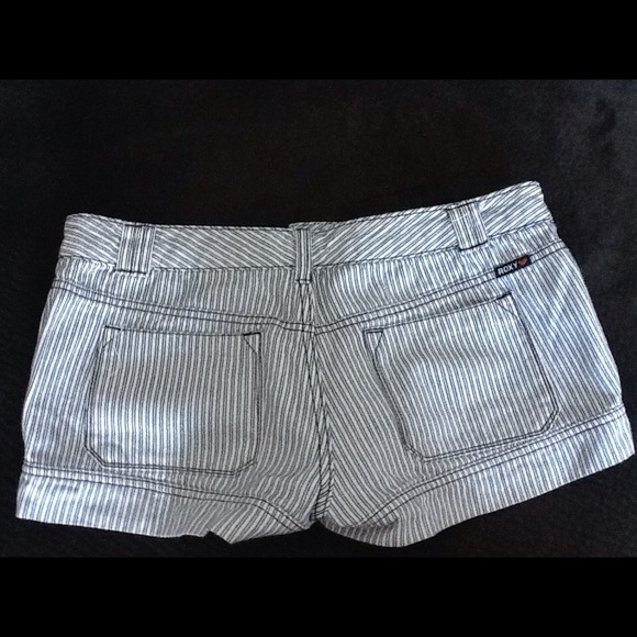 No Longer Available Roxy Shorts - Picture 2 of 3