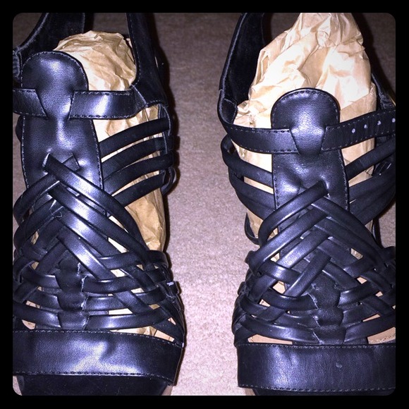 Bundle Black wedges & crochet skirt