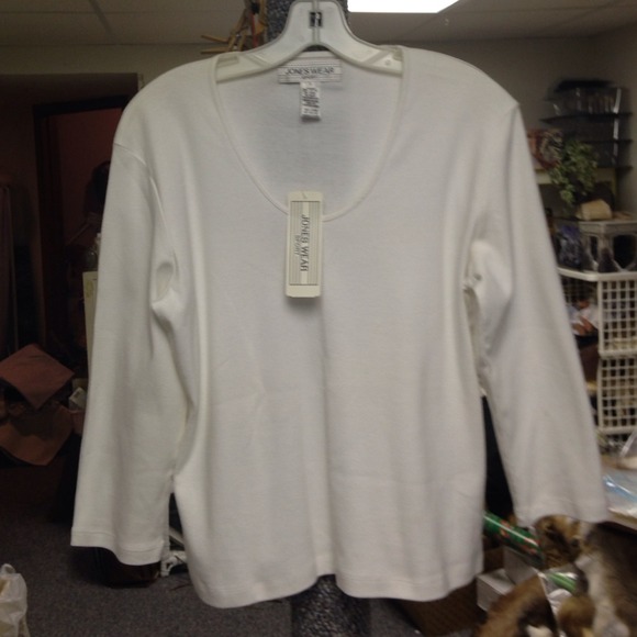 🌺🌺🌺sold🌺🌺🌺Jones Wear NWT White Tee