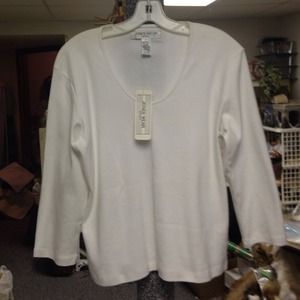🌺🌺🌺sold🌺🌺🌺Jones Wear NWT White Tee