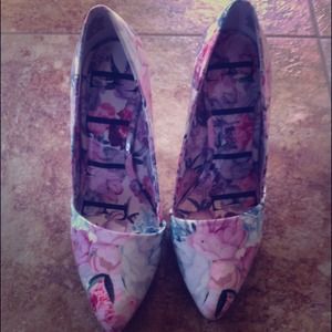Cute floral heels by Elle