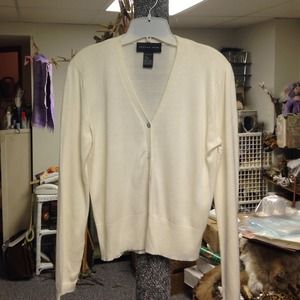 🌺🌺🌺sold🌺🌺🌺100% Silk Sexy Cream Sweater