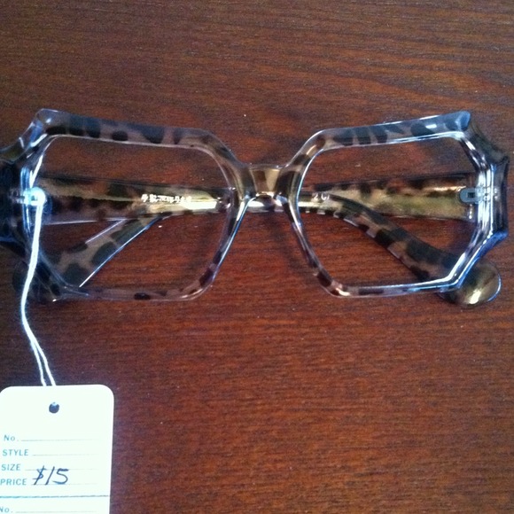 Host Pick 6 Apr! 👓Tiger Print Frames👓