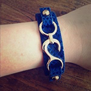 ⚡️SALE⚡️Beautiful leather hook bracelet