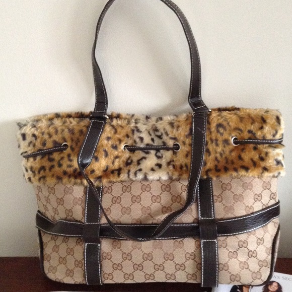 Designer Style Handbag - Picture 2 of 3