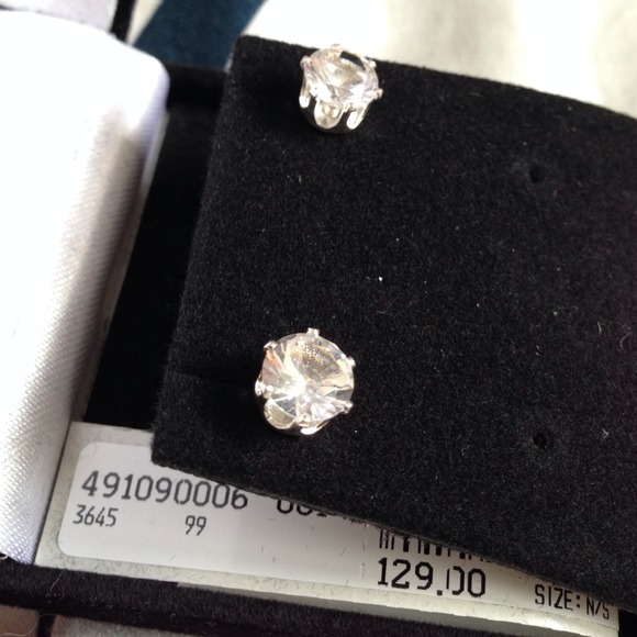 One pair 1.5 ctw cubic zirconia earrings - Picture 2 of 2