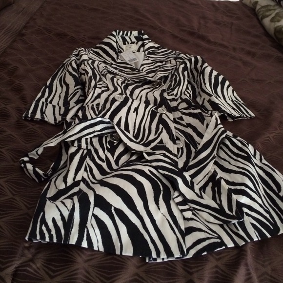 Zebra lightweight lines forever 21 jacket. - Picture 1 of 4