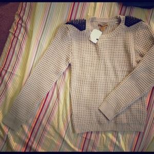 MEDIUM STUDDED SHOULDER OVER SIZED SWEATER😍 NEW!