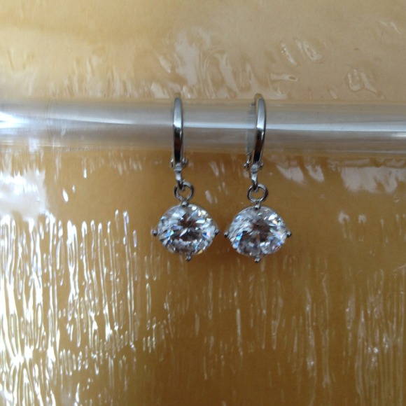 14kt gold filled cz earring.