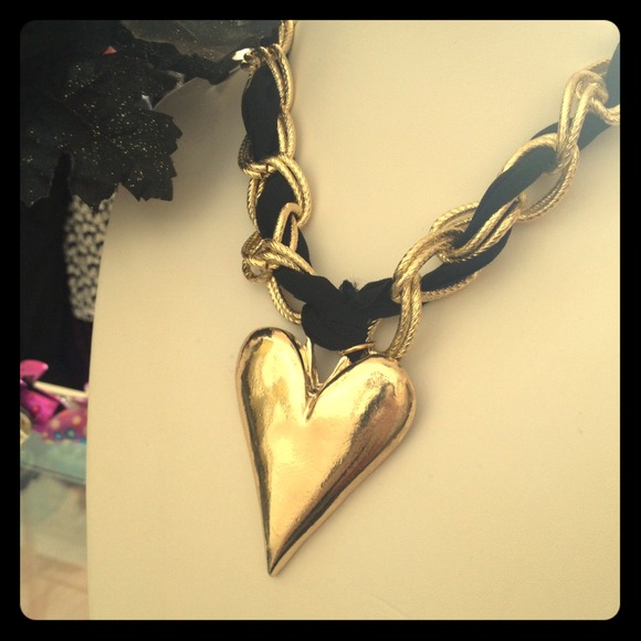 Brand NEW necklace!!