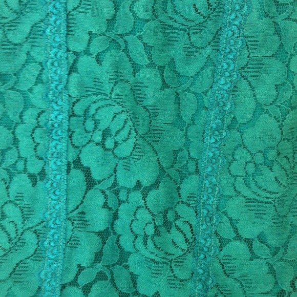 Lace Peplum blouse - Picture 2 of 4