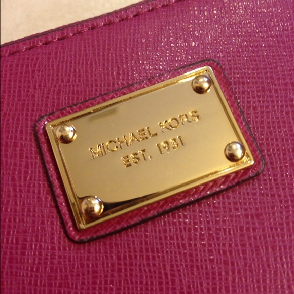 ⛔Sold⛔Michael Kors MK wallet Wristlet NEW - Picture 2 of 4