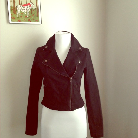 SOLD! Black cropped jacket w/ zips and collar