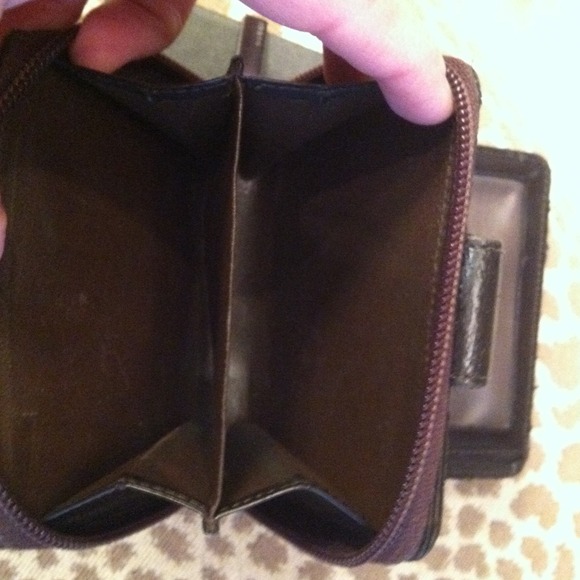Auth. Gucci wallet, brown GG, gently preloved! - Picture 4 of 4