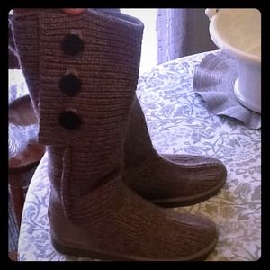 New Gray Cardigan Sweater UGG Boots size 11