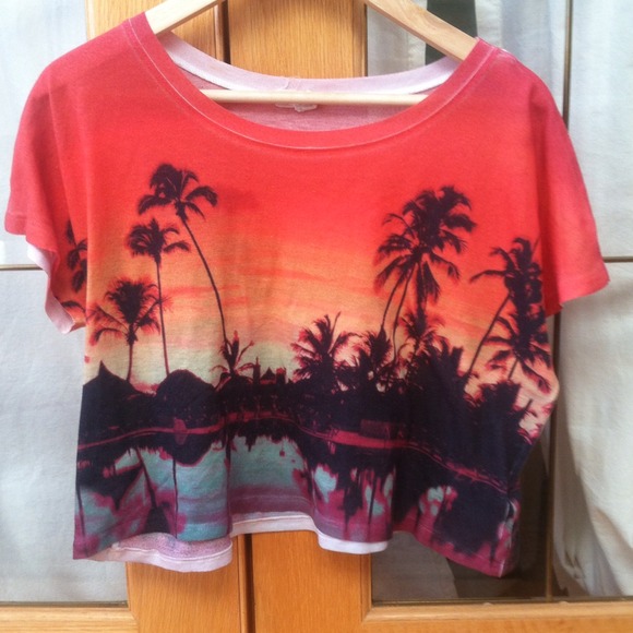 California crop top - Picture 3 of 3