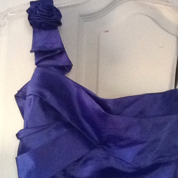 ❌sold❌ Short one shoulder dress - Picture 2 of 3