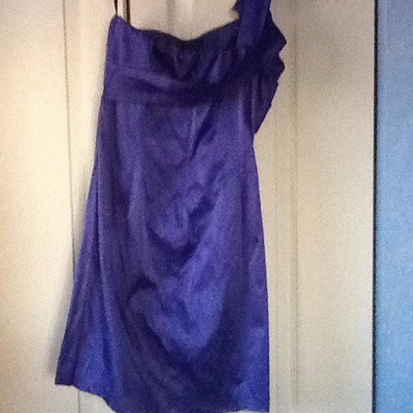 ❌sold❌ Short one shoulder dress - Picture 3 of 3