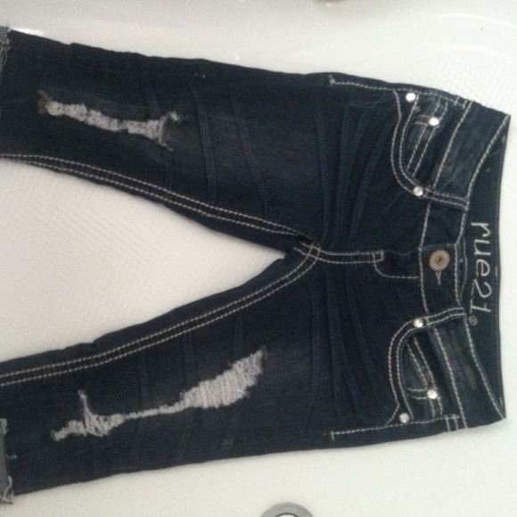 Distressed capris - Picture 2 of 4