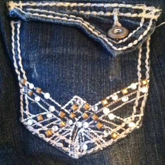 Distressed capris - Picture 4 of 4