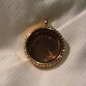 Glass locket with plate