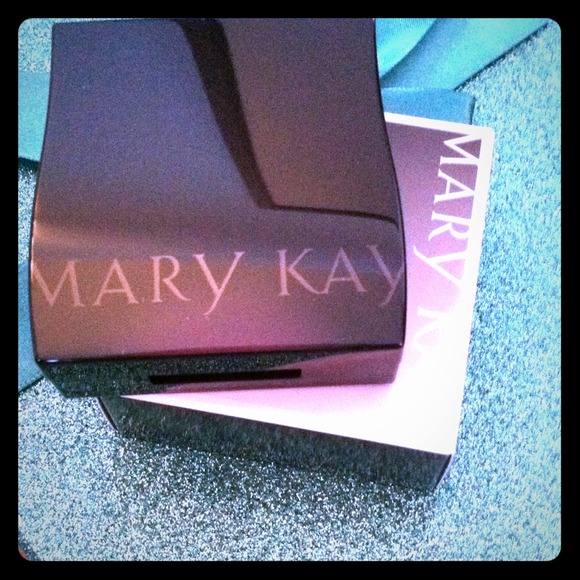 Mary Kay mini compact