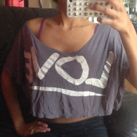 ❤️SOLD❤️"Love" crop top