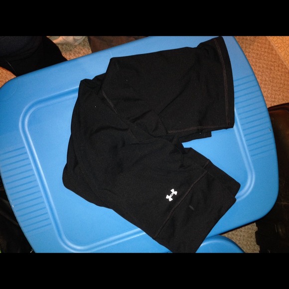 Under Armor Crops - Picture 1 of 1