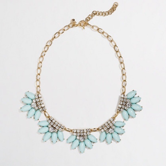 ** SOLD 💰** NWT J.Crew Flower Fringe Necklace
