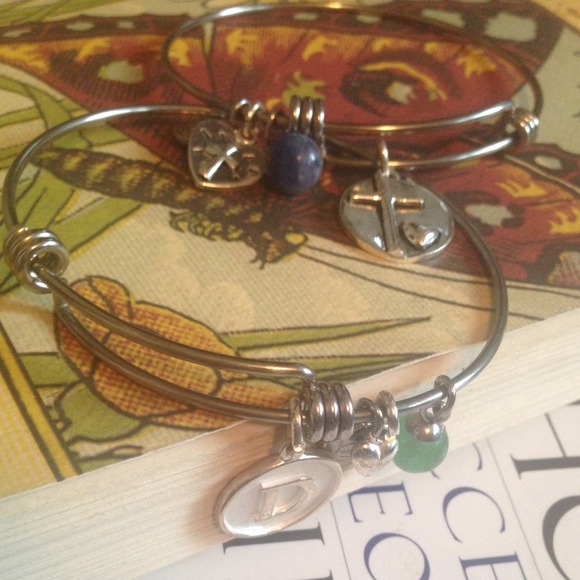 15$♥️ 2 bracelets with charms NWOT