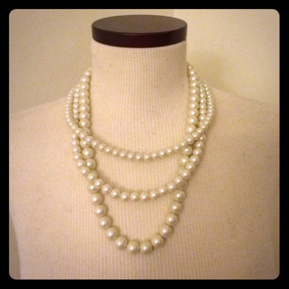 ** SOLD💰** Banana Republic Pearl Necklace